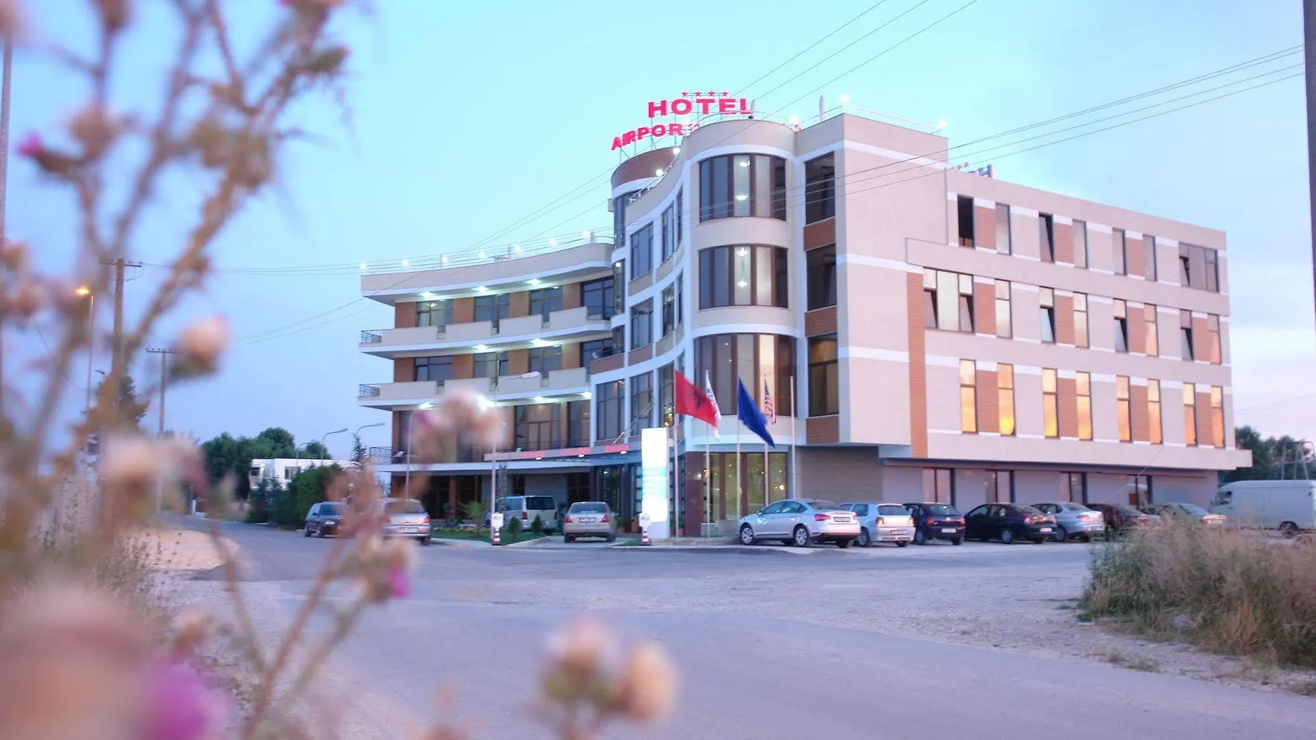 Hotel Airport Tirana Rinas 4*,
