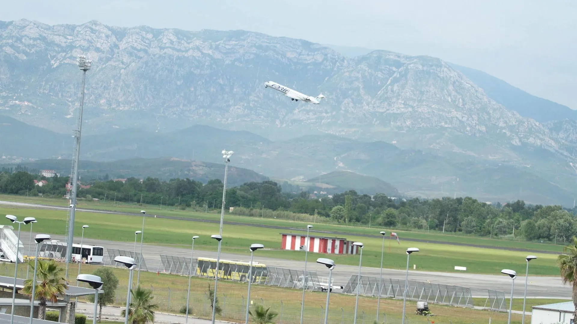 Hotel Airport Tirana Rinas 4*,