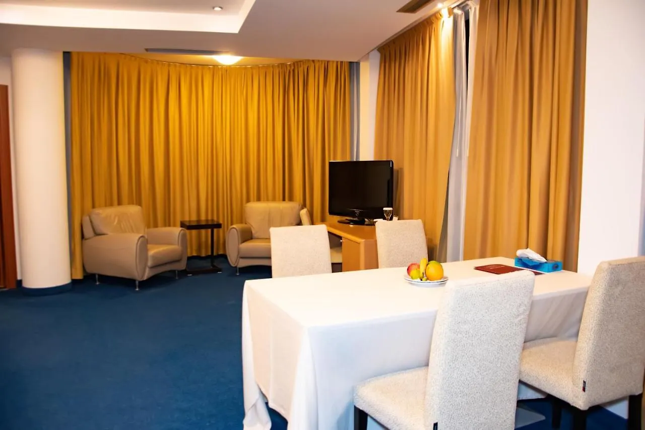 Hotel Airport Tirana Rinas 4*,